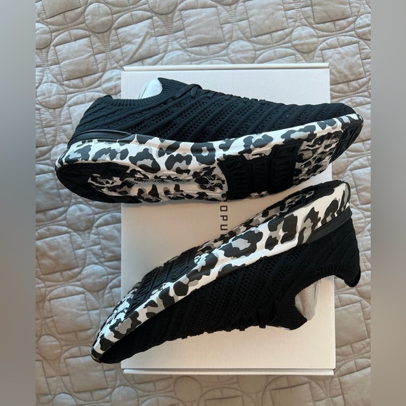 APL Women's Techloom Wave Slip On Running Sneaker Black White Leopard Sz 9 NEW - Picture 5 of 16